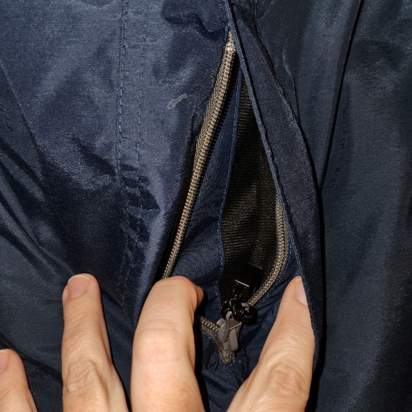 Boys size 14-16 Burnside Active warm jacket with hood that rolls away in collar - Picture 4 of 13